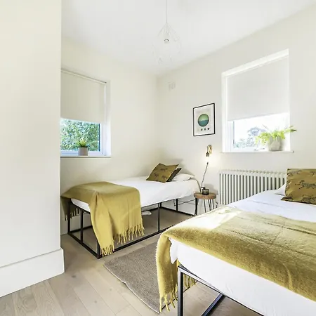 London Calling 3 Bed 3 Baths 5 Mins From Train Into City Winchmore Hill Exterior photo