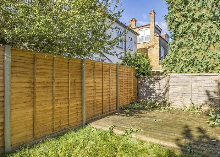 London Calling 3 Bed 3 Baths 5 Mins From Train Into City